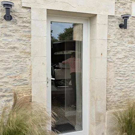 Charming Stone House Ver-sur-Mer